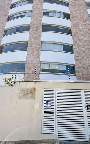 Apartamento à venda com 180m², 3 quartos e 3 vagasFachada + plaquinha