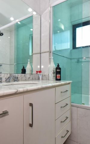 Apartamento à venda com 330m², 4 quartos e 5 vagasBanheiro da Suíte  3