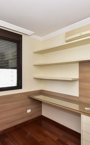 Apartamento à venda com 330m², 4 quartos e 5 vagasSuíte 2