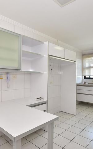 Apartamento à venda com 330m², 4 quartos e 5 vagasCozinha
