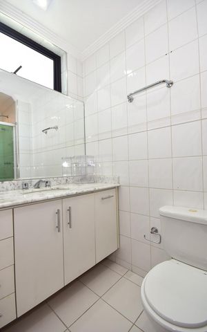 Apartamento à venda com 330m², 4 quartos e 5 vagasBanheiro Suíte 2