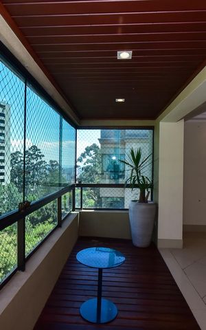 Apartamento à venda com 330m², 4 quartos e 5 vagasVaranda