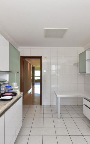 Apartamento à venda com 330m², 4 quartos e 5 vagasCozinha