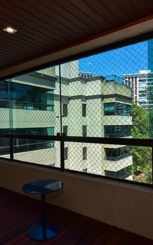 Apartamento à venda com 330m², 4 quartos e 5 vagasVaranda