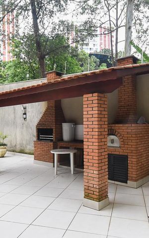 Apartamento à venda com 330m², 4 quartos e 5 vagas Apartamento à venda com 330m², 4 quartos e 5 vagasChurrasqueira