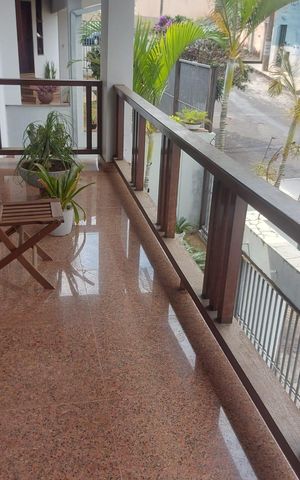 Casa à venda com 343m², 5 quartos e 5 vagas Casa à venda com 343m², 5 quartos e 5 vagasvaranda