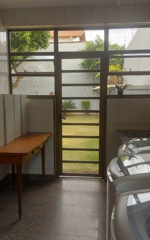 Casa à venda com 343m², 5 quartos e 5 vagas Casa à venda com 343m², 5 quartos e 5 vagasÁrea de Serviço