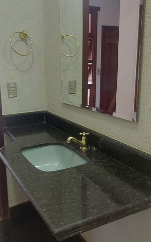 Casa à venda com 343m², 5 quartos e 5 vagas Casa à venda com 343m², 5 quartos e 5 vagasLavabo