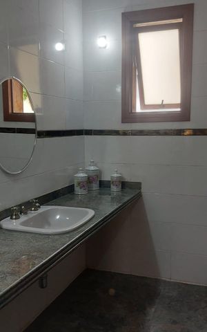 Casa à venda com 343m², 5 quartos e 5 vagas Casa à venda com 343m², 5 quartos e 5 vagasbanheiro 4