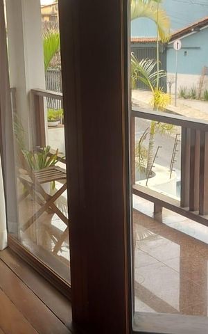 Casa à venda com 343m², 5 quartos e 5 vagas Casa à venda com 343m², 5 quartos e 5 vagasvaranda