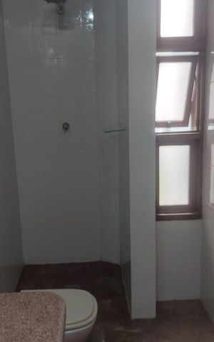 Casa à venda com 343m², 5 quartos e 5 vagas Casa à venda com 343m², 5 quartos e 5 vagasbanheiro 3