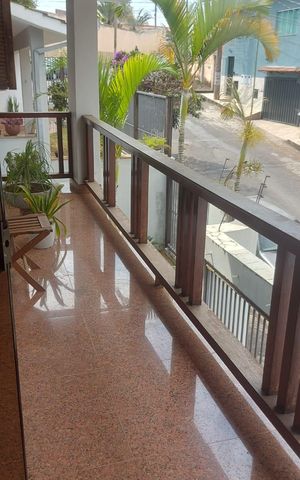 Casa à venda com 343m², 5 quartos e 5 vagas Casa à venda com 343m², 5 quartos e 5 vagasvaranda