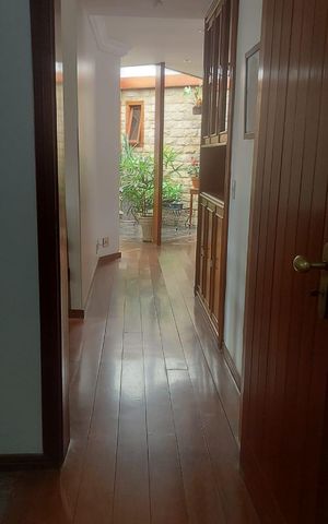 Casa à venda com 343m², 5 quartos e 5 vagas Casa à venda com 343m², 5 quartos e 5 vagasCorredor