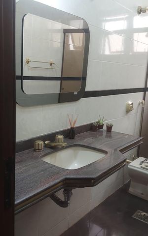 Casa à venda com 343m², 5 quartos e 5 vagas Casa à venda com 343m², 5 quartos e 5 vagasbanheiro 1