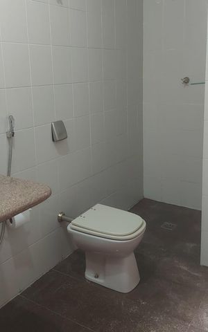 Casa à venda com 343m², 5 quartos e 5 vagas Casa à venda com 343m², 5 quartos e 5 vagasbanheiro 3