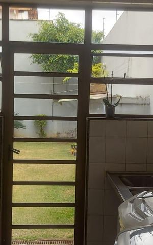 Casa à venda com 343m², 5 quartos e 5 vagas Casa à venda com 343m², 5 quartos e 5 vagasÁrea de Serviço