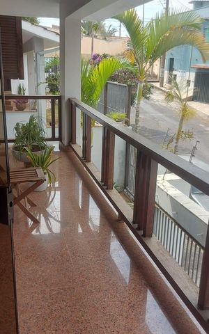 Casa à venda com 343m², 5 quartos e 5 vagas Casa à venda com 343m², 5 quartos e 5 vagasvaranda