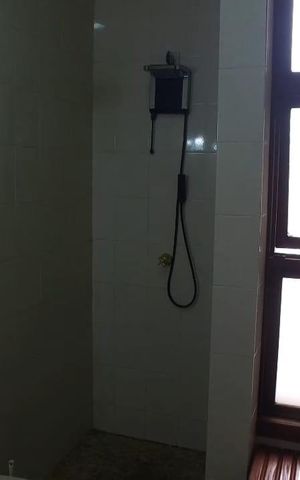 Casa à venda com 343m², 5 quartos e 5 vagas Casa à venda com 343m², 5 quartos e 5 vagasbanheiro 2