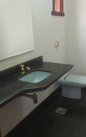 Casa à venda com 343m², 5 quartos e 5 vagas Casa à venda com 343m², 5 quartos e 5 vagasLavabo