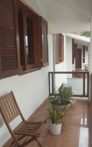Casa à venda com 343m², 5 quartos e 5 vagas Casa à venda com 343m², 5 quartos e 5 vagasvaranda