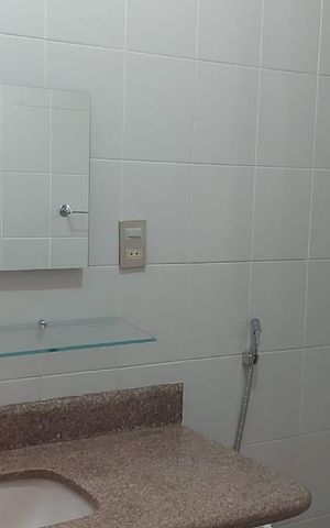 Casa à venda com 343m², 5 quartos e 5 vagas Casa à venda com 343m², 5 quartos e 5 vagasbanheiro 3
