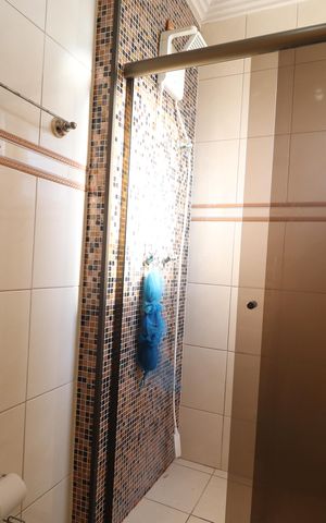 Casa de condomínio para alugar com 87m², 3 quartos e 2 vagasBanheiro 