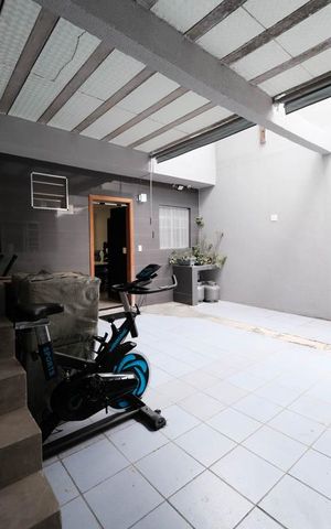 Casa à venda com 198m², 4 quartos e 2 vagasÁrea externa