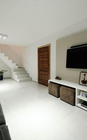 Casa à venda com 198m², 4 quartos e 2 vagasSala