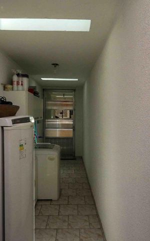 Casa à venda com 180m², 2 quartos e 2 vagasCorredor  Lateral
