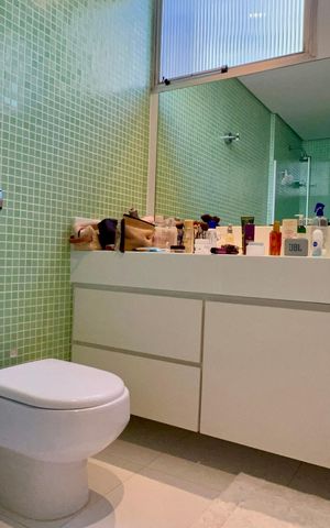 Apartamento à venda com 226m², 3 quartos e 2 vagas Apartamento à venda com 226m², 3 quartos e 2 vagasBanheiro da Suíte
