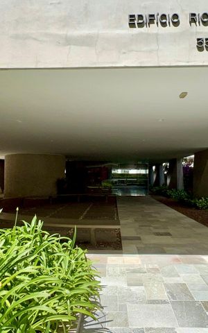 Apartamento à venda com 226m², 3 quartos e 2 vagas Apartamento à venda com 226m², 3 quartos e 2 vagasEntrada