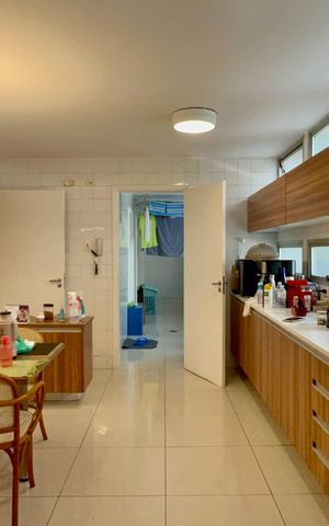 Apartamento à venda com 226m², 3 quartos e 2 vagas Apartamento à venda com 226m², 3 quartos e 2 vagasCozinha