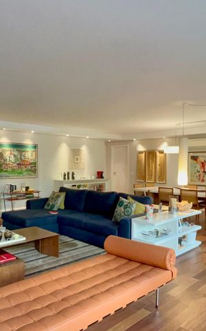 Apartamento à venda com 226m², 3 quartos e 2 vagas Apartamento à venda com 226m², 3 quartos e 2 vagasSala
