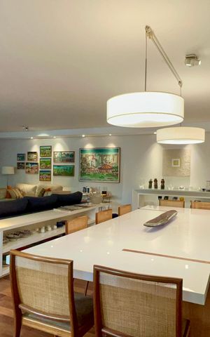 Apartamento à venda com 226m², 3 quartos e 2 vagas Apartamento à venda com 226m², 3 quartos e 2 vagasSala de Jantar