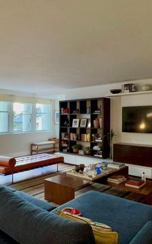 Apartamento à venda com 226m², 3 quartos e 2 vagas Apartamento à venda com 226m², 3 quartos e 2 vagasSala
