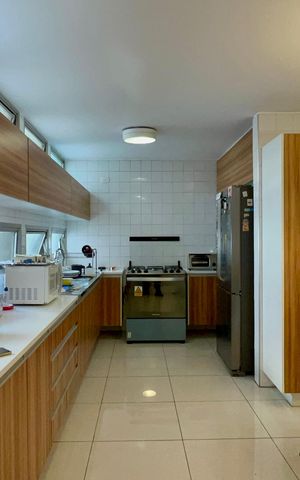 Apartamento à venda com 226m², 3 quartos e 2 vagas Apartamento à venda com 226m², 3 quartos e 2 vagasCozinha