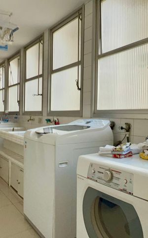 Apartamento à venda com 226m², 3 quartos e 2 vagas Apartamento à venda com 226m², 3 quartos e 2 vagasÁrea de Serviço