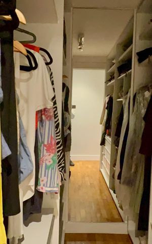 Apartamento à venda com 226m², 3 quartos e 2 vagas Apartamento à venda com 226m², 3 quartos e 2 vagasCloset da suíte