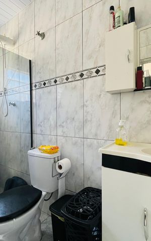 Casa à venda com 180m², 3 quartos e 2 vagas Casa à venda com 180m², 3 quartos e 2 vagasBanheiro 1