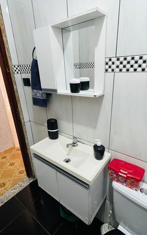 Casa à venda com 180m², 3 quartos e 2 vagas Casa à venda com 180m², 3 quartos e 2 vagasBanheiro 2