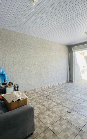 Casa à venda com 180m², 3 quartos e 2 vagas Casa à venda com 180m², 3 quartos e 2 vagasGaragem