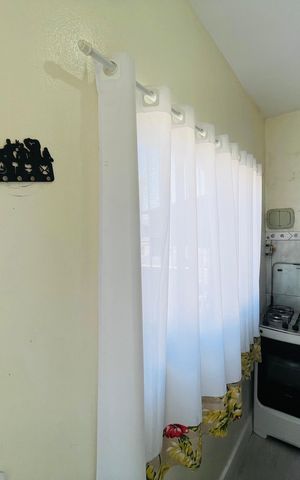 Casa à venda com 180m², 3 quartos e 2 vagas Casa à venda com 180m², 3 quartos e 2 vagasCozinha 1