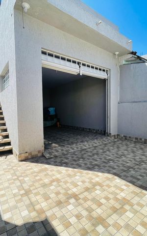 Casa à venda com 180m², 3 quartos e 2 vagas Casa à venda com 180m², 3 quartos e 2 vagasGaragem