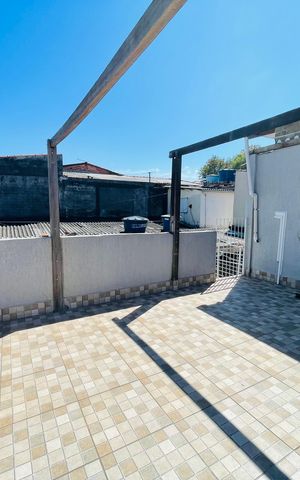 Casa à venda com 180m², 3 quartos e 2 vagas Casa à venda com 180m², 3 quartos e 2 vagasTerraço