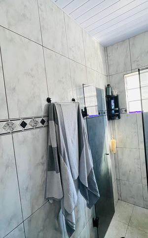 Casa à venda com 180m², 3 quartos e 2 vagas Casa à venda com 180m², 3 quartos e 2 vagasBanheiro 1