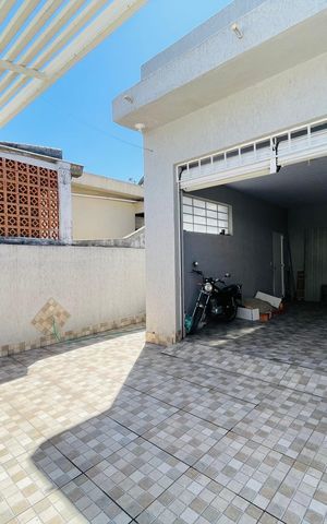 Casa à venda com 180m², 3 quartos e 2 vagas Casa à venda com 180m², 3 quartos e 2 vagasGaragem