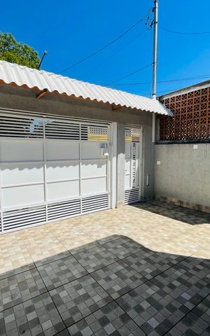 Casa à venda com 180m², 3 quartos e 2 vagas Casa à venda com 180m², 3 quartos e 2 vagasGaragem