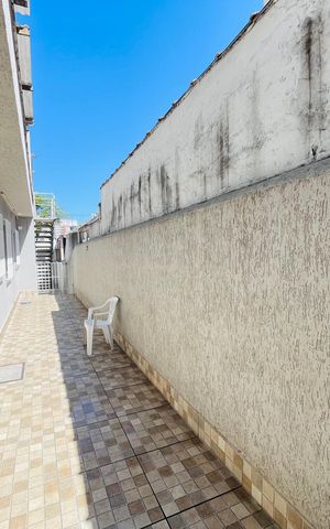 Casa à venda com 180m², 3 quartos e 2 vagas Casa à venda com 180m², 3 quartos e 2 vagasÁrea externa