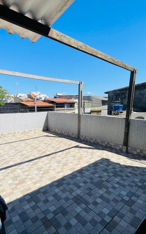 Casa à venda com 180m², 3 quartos e 2 vagas Casa à venda com 180m², 3 quartos e 2 vagasTerraço