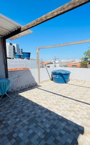 Casa à venda com 180m², 3 quartos e 2 vagas Casa à venda com 180m², 3 quartos e 2 vagasTerraço
